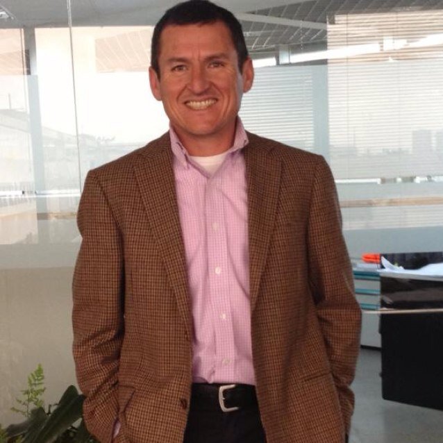 Ingeniero, aficionado de los deportes, padre de familia, fanático de la F1, golfista de fin de semana