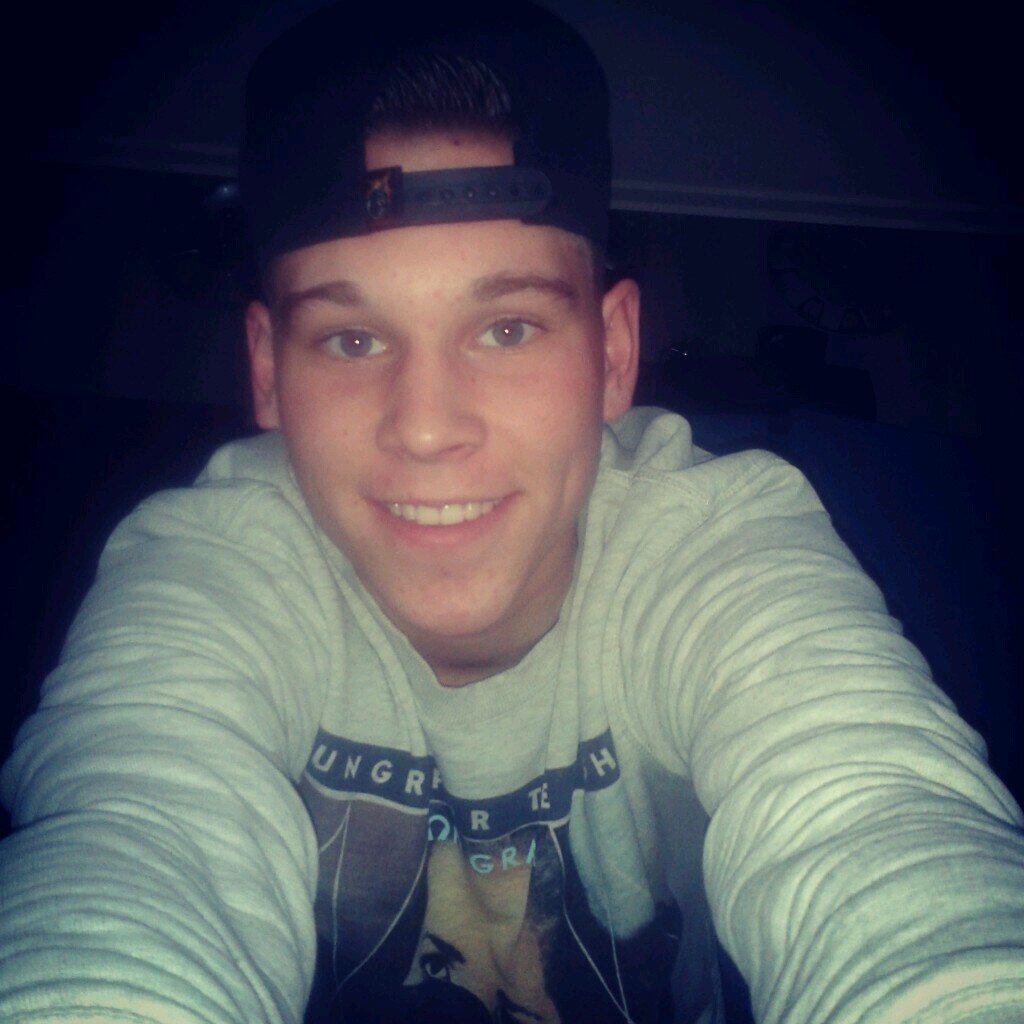I LOVE MUSIC !    insta ; yMenno  snapchat ; ymenno