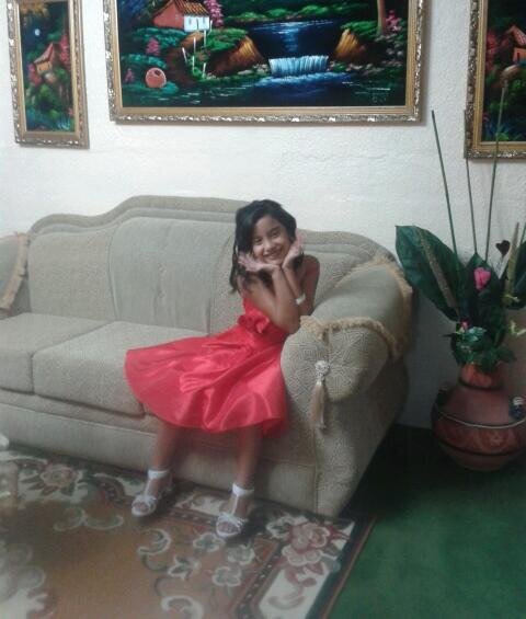 yo soy una chica linda tengo una mama hermosa que me ama y yo la amo mas