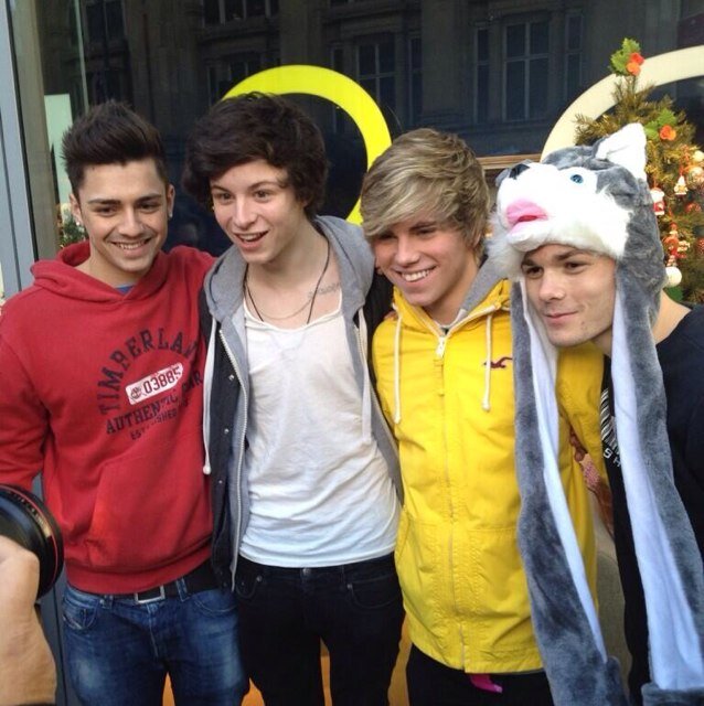 Just 3 girls supporting Overload:) Owners; @weyheywhitworth (hayley) @alwaysoverload (amy) @JanoOverload (shannon)