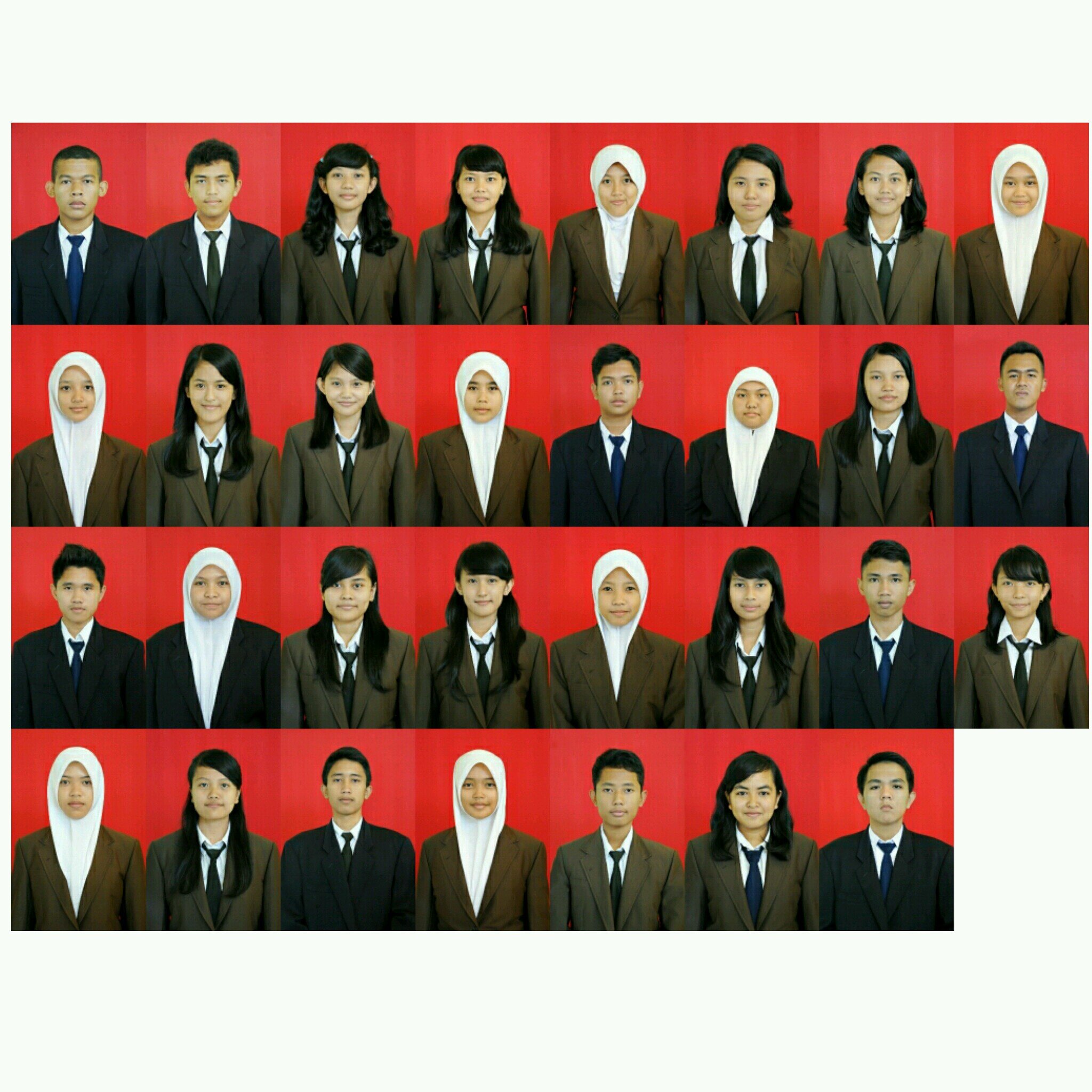 XII A3 13/14. 9boys & 22girls. No ridicule is our motto. we are lucky and blessed, amin. fight for the better future! BuElita&PapiAgus m/