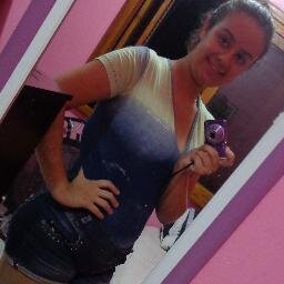 ''Antes de mudar por alguém,pense em quem já te ama do jeito que você é''
