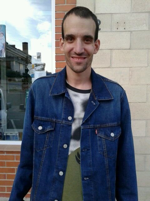soy de pamplona tengo 32 años y soy miembro de la peña madridista pamplona blanca