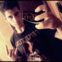 21 Anos,Otaku,Echelon,Screamo :3 , #Blessthefall ,Namorando a Bia Defend *-* , Emotivo u.u , é isso aêJean caso com a Maria u.u