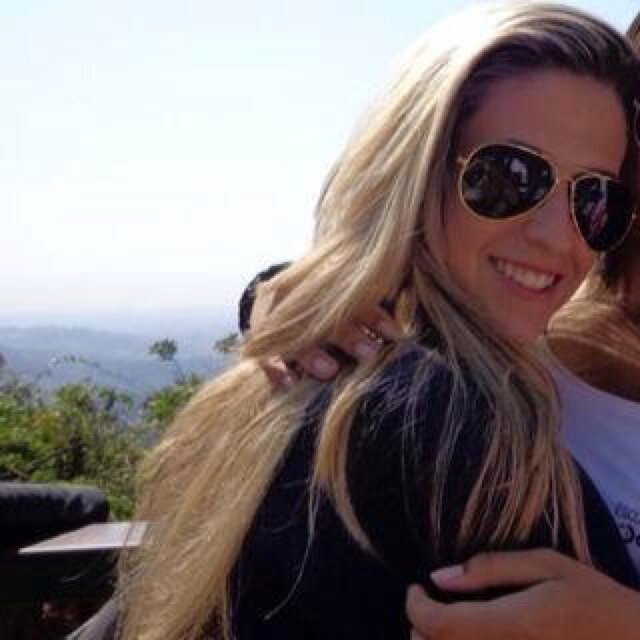 Lágrimas na vitória. Sempre na derrota ou glória. É luz na escuridão. Somos um só coração ♫ Te amo irmã @amandacovi_, você é minha pequenina ♥