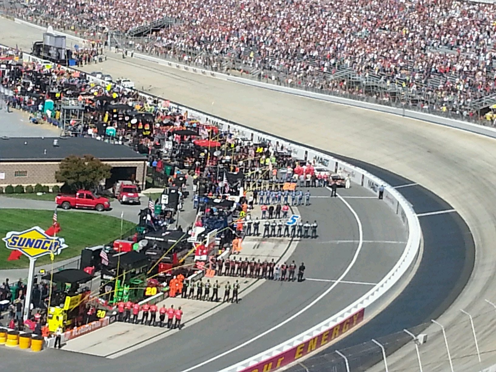 hello I am a huge nascar fan carl Edwards