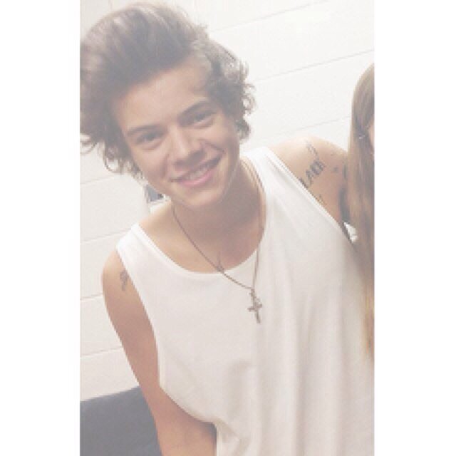 Follow @StrawZarryPie thaaaannks. xx