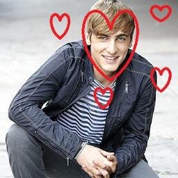 amo a kendall, el señor que esta cantando en uno de mis videos es mi papá soy afortunada de tenerlo es el mejor, si me sigen yo los sigo y sigan a @jaksuryt