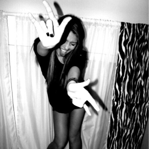 _i_dont_exist_'s profile picture. I want blood, guts, and chocolate cake.