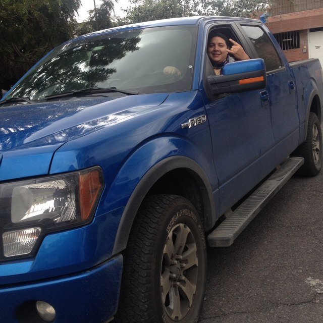 Soltero profesional y emprendedor,me gusta las farras, viajes, el tunning y el paintball