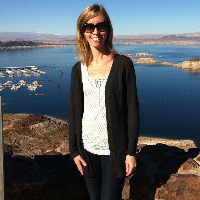 Passionate marketer, mother of three amazing kids, avid reader & fan of women's rec hockey.