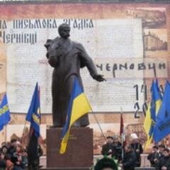 Мирний протест проти влади, яка б'є дітей і жінок, нищить сьогоднішнє і майбутнє. Громадо - підтримаємо євроінтеграцію України!
#Євромайдан #Чернівці