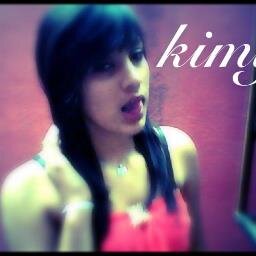 Hola! Soy Kimberly  pero todos me disen ((kimy)) tengo 13 años (:  me gusta salir pero no me dejan por chava ok no XD me gusta el reggaeton 3  (:  && quiero un