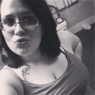 Sheree_21_
mommy&+wife_photography&+music=passion,. Tattooed&+pireced