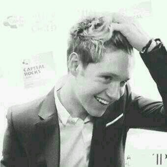 YOU JUST GOT A FREE FOLLOW!! IN RETURN PLEASE FOLLOW @UnordinaryFan !!!!