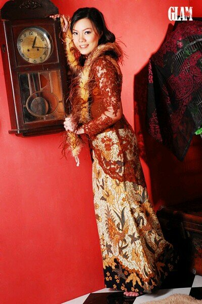 Menjual kebaya party yang simple n cantik, koleksi dan foto lengkapnya bisa dilihat di katalog Facebook : Ethnique Kebaya atau Ethnique Kebaya II.