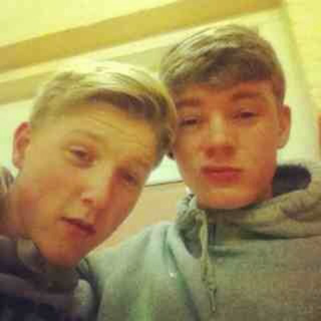 18 play footy for crowhurst  fc snapchat-robbie-2 bbm 7F3D387A