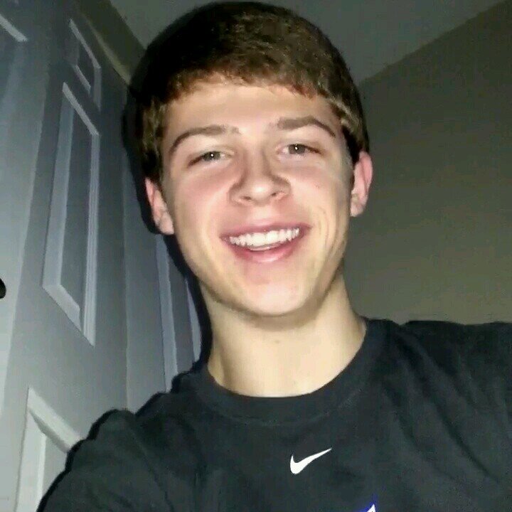 ➡️CODY PATTON-18⬅️
 December 4th 1995
 Music and party's          Yeah, im bout that life