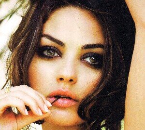 Let me be your ruler, You can call me queen bee...and baby Ill rule, Ill rule, Ill rule, Let me live that fantasy. {|RP•S•Silas' sister|}