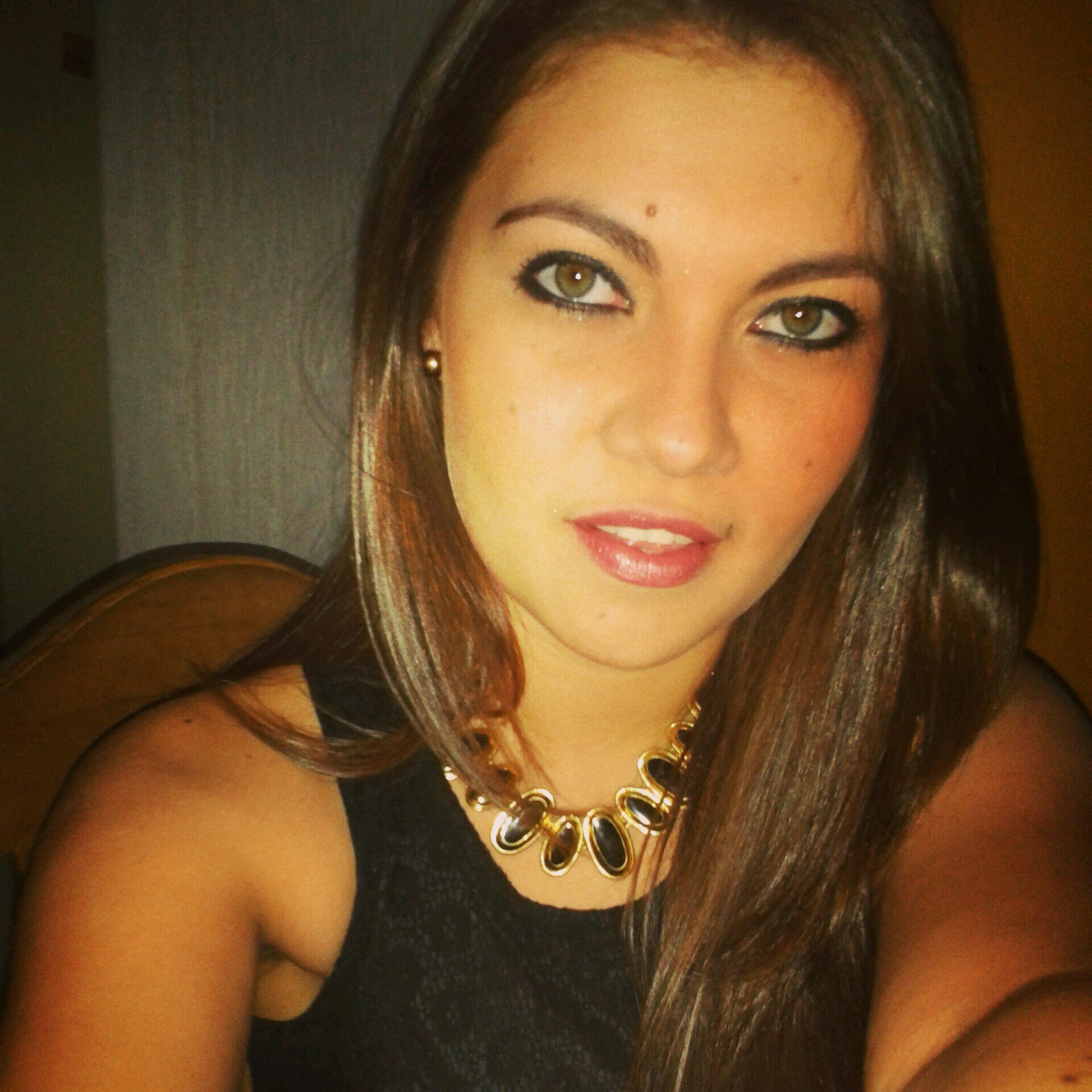 Estudiante de Psicología. Cantante de clóset, disfruto ejercitarme, y sonreir☺. Domina mi hemisferio derecho.