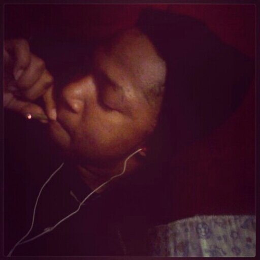 If She Don't Want Fuck , I Put In My Headphones & Walk Pass Her......#FlyGang Gℯttin Mℴnℯy Bℴyz - IG : HighOffGas