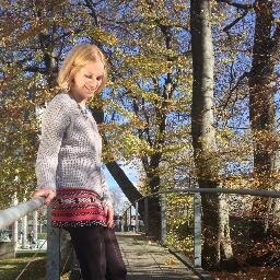 TV journalist, who also writes a blog - Jewels & Jules - about fashion, crafting and entertaining guests