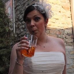 Cats adorer, food&wine lover, knitting addicted, cars passionate. 
80% geek, 20% old lady.