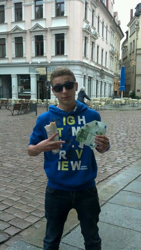 dont follow your dreams follow me #hip-hop #basketball #moneyhoney                                       visit @LeRubiooH !!!