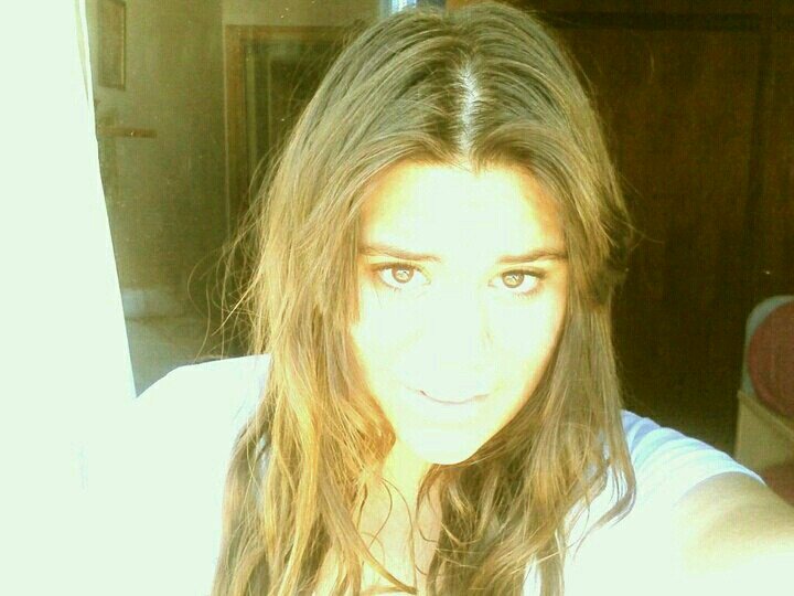 Aprendi que ser feliz es valorar lo que uno tiene. Nos queda siempre lo vivido~Recuerda , no se pierde lo que no tuviste.9.