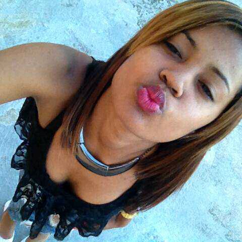 La negra.                :D FOLLOW MEE!! PA DATE BACK ♥
