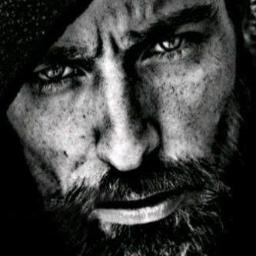 أولئك الذين أحببتهَم جعلونـيُ ؛ أختنق وجعاً !