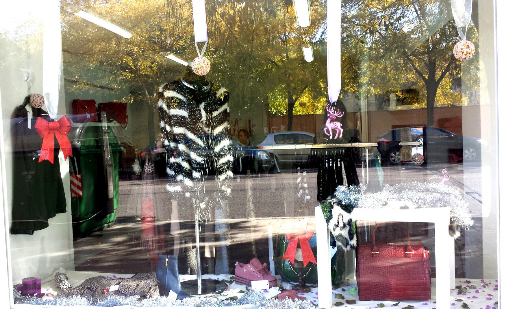 Tienda de ropa, zapatos y complementos en Ronda de Triana n°41 (sevilla)