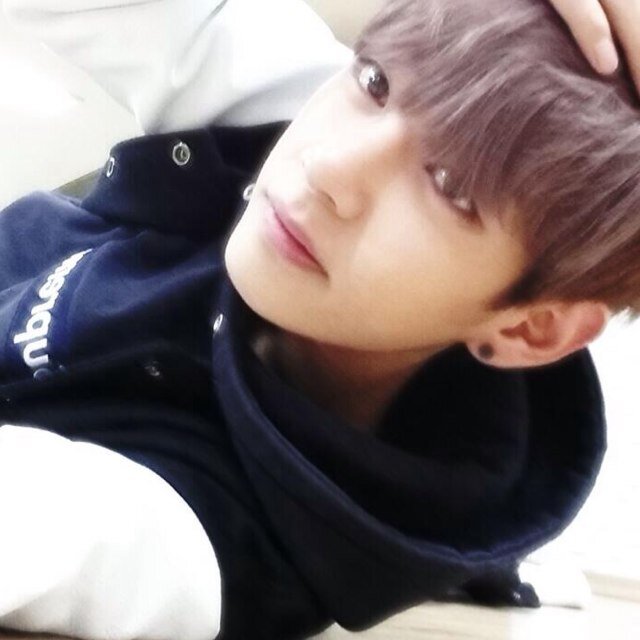 --BTS-- Ｖ Kim TaeHyung (ro)bot 気まぐれ/独占欲/嫉妬/寂しがり. BL/R18/DM/kik .