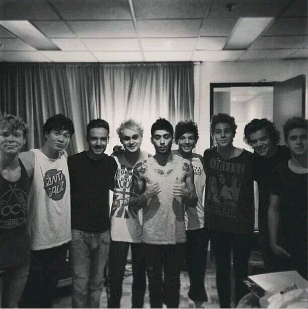 1D5OSUpdates's profile picture. Hii! Need help with anything? ask us! we will help you'll(: #Directioner #5SOSFamily! @onedirection and @5SOS we love you'll