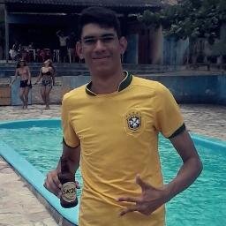 Eu? #Escorpiano, Música de Preferência Rap e Reggae, Seriiados, Fiilmes, Amiigos, Shows, e Etc... // Eu? Aquele que sabe provocar 66'