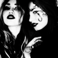hello my name is Olivia l like miley cyrus  demi lovato
#smilers 
#lovatic #bellarina
#direction  .....http://t.co/TGQi3r4CBW