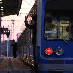 香川生まれ、鉄道もない島で生まれ静岡で高校時代まで過ごし出戻り、なぜか鉄道をたまに撮ってる人。あんまり撮らないわりに(?)カツカツ好きです。どっかに似たようなIDのｱｶｳﾝﾄがありますが中の人は同じです。デミオ乗りですがや〇ざでもありません EOS 70D（サブ）/EOS RP→R6→R6mk2