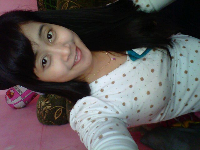 zevarih's profile picture. Orang yang uda menhina + sia2in Ҩ hidupx tak kan sebahagia hidupq☺