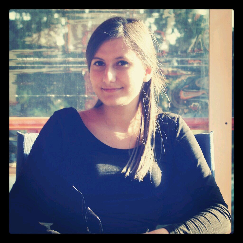 Bir kadın yalnız kalmaz, yalnız olmayı tercih eder.. :)