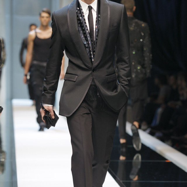 Blog for men to relate their fashion senses and share their opinions. Women are more than welcome to join on how a man should dress...Let's talk fashion