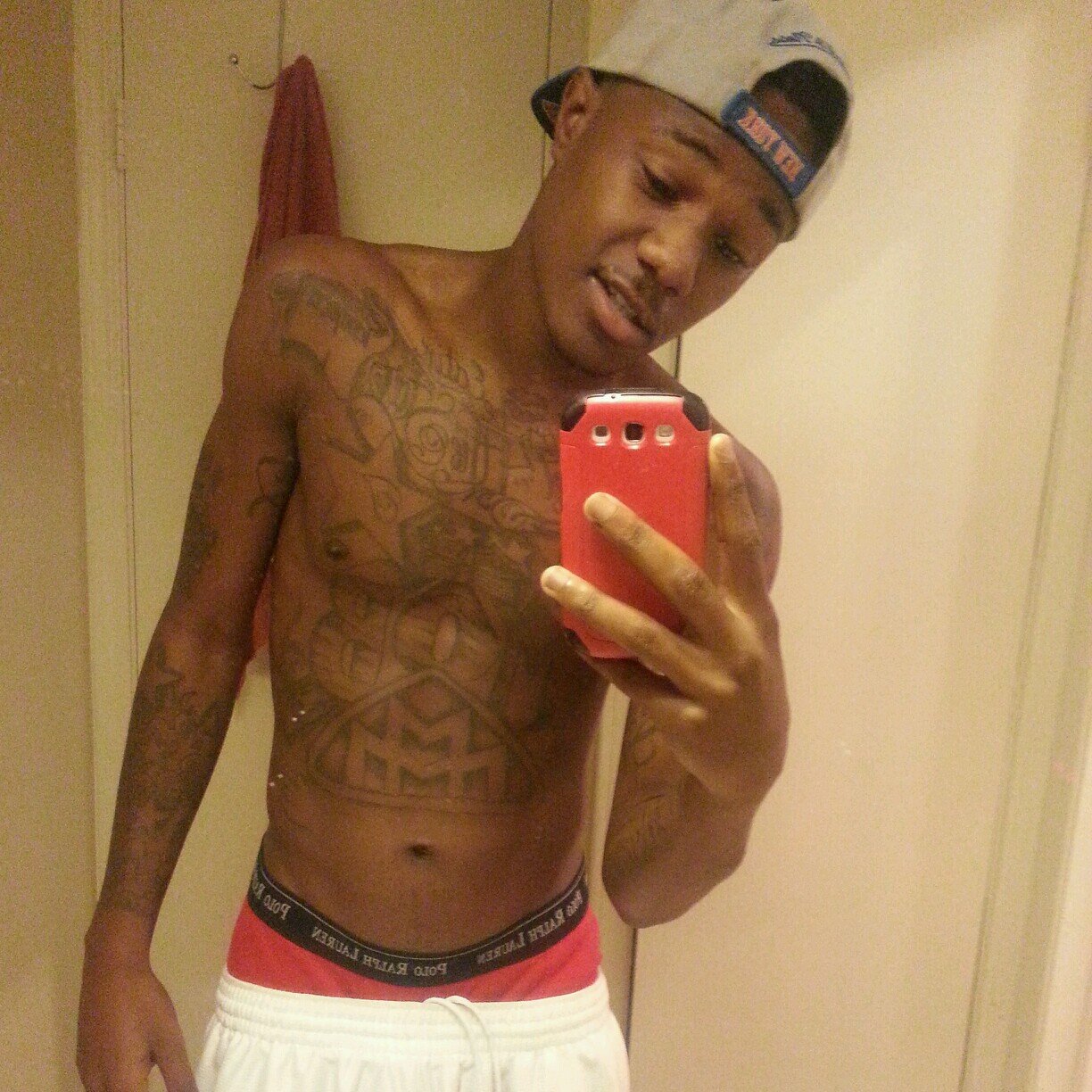 ,,motown raised me.... money motivate me.....pussy niqqas hate me.