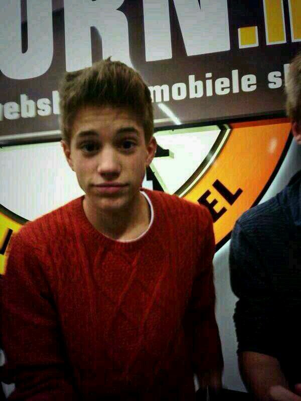 Fans Van Mainstreet , Follow us @_PROUDDMAiNiAC && @iAmAmAiNiAc_15 ♡ ~ Fan From The Jsf ~ Supporting Mainstreet ~ NF = NFB ~ @0547daan Our Hero ♡