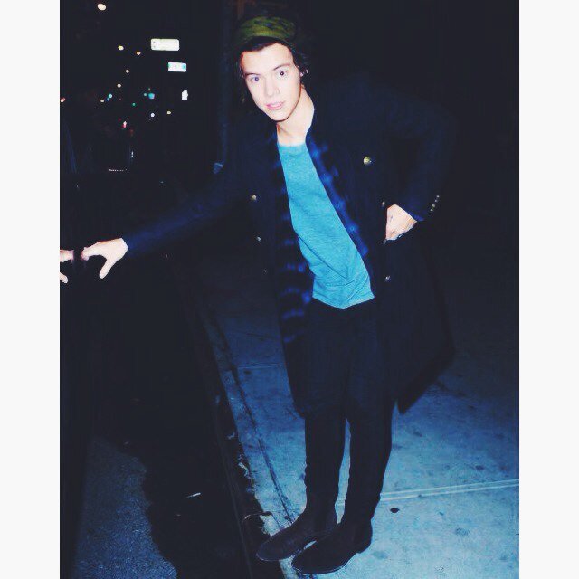 hi babes i just gave you a free follow, please follow @psychedeliicash & @halfmoonarry ilysm keep smiling c: