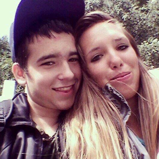 Ik hou van me beste vriendinnen ,ik hou van me familie, maar me vriendje staat toch op nummer 1 Love for you