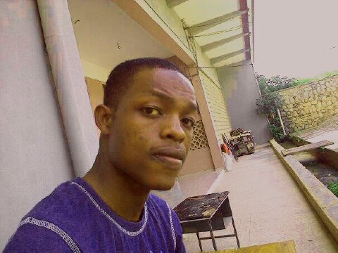 goldenstine's profile picture. Am a very simple person.Liks a cheerful giver nd carin person.Hate dishonesty nd fighting.Wat eva happen happens becos G♡̷̬̩̃̊D̶̲̥̅̊ wants It 2 .k cera cera.