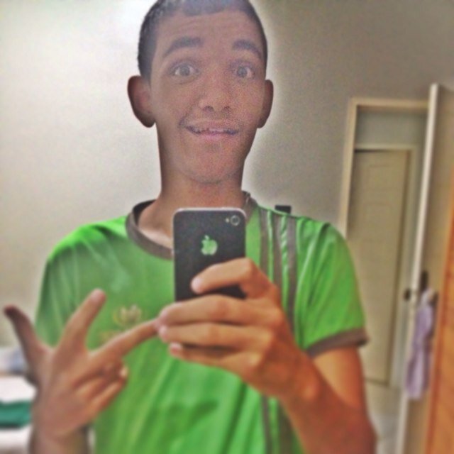Sou αquele que você NUNCA serα, Posso nαõ ser perfeito, Mαis sαõ os meus defeitos que fαzem eu ser único.