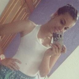 Leonina,Corinthiana,chata,ciumenta, 17 anos, solteira e ama chocolate ! ;9
