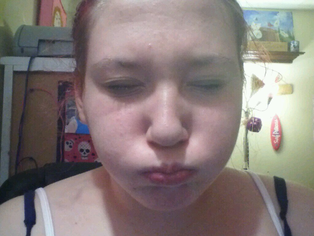hi people am Amanda I'm 12 years old and love fashion and makeup hop you enjoy :)