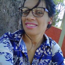 Solteira,Cristã, amo meu Deus, minha familia e meus amigos.Sou filha querida e amada por Deus.Moro em Marialva-Paraná