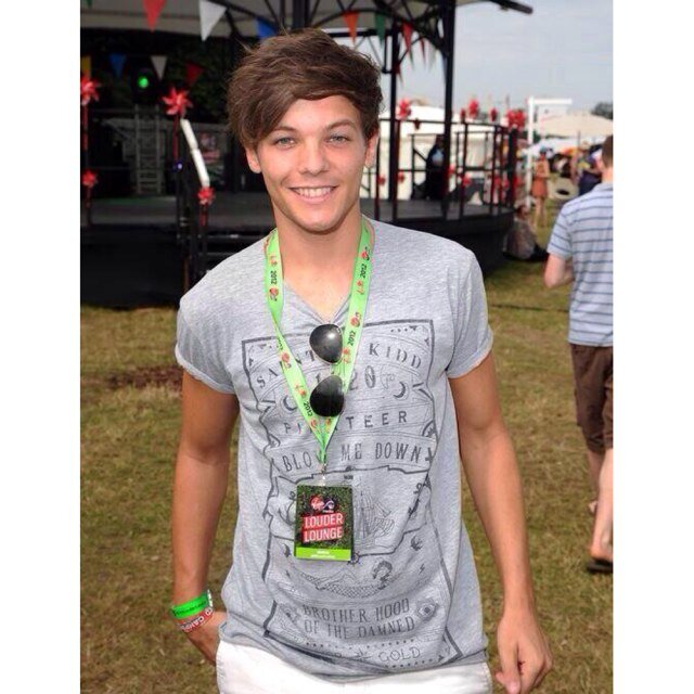 this is a free follow from @hailkinghoran! follow her please :))